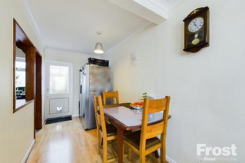 2 bedroom terraced house for sale, Ravensbourne Avenue, Stanwell, Middlesex, TW19