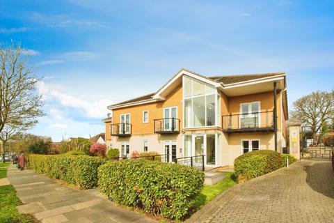 2 bedroom penthouse for sale, Rayleigh Road, Leigh-on-sea, SS9