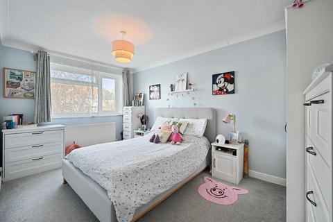 2 bedroom maisonette for sale, Larch Crescent, Epsom, KT19