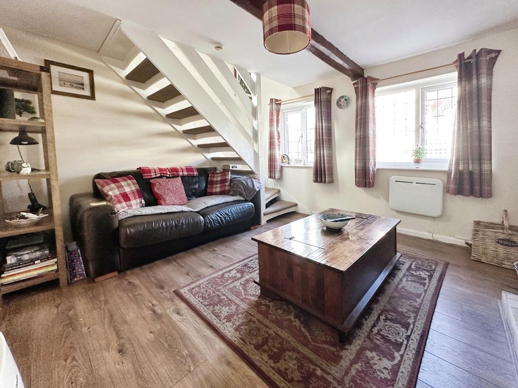 West Street, Barkston, Grantham, NG32 2 bed semidetached house for