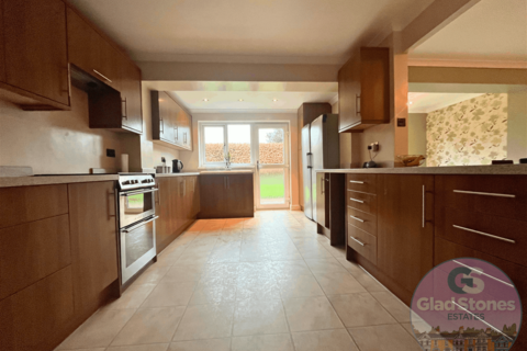 3 Beech Road, Callington, PL17 7JA