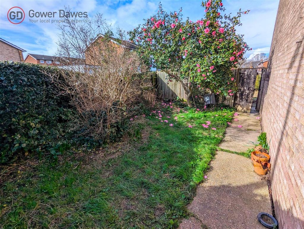 Northwood, Chadwell St.Mary 3 bed end of terrace house for sale £325,000