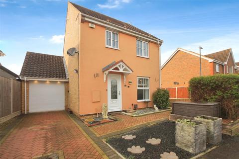 3 bedroom detached house for sale - Tiree Chase, Wickford, Essex, SS12