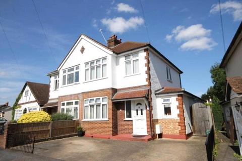 1 bedroom in a house share to rent, Albert Road, Englefield Green, Egham, Surrey, TW20