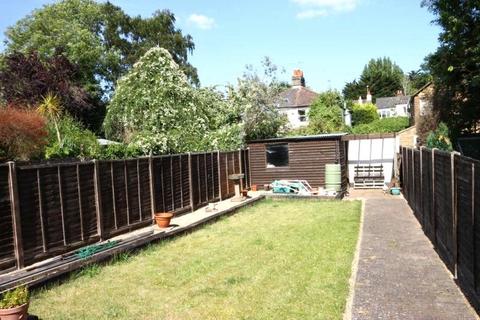 1 bedroom in a house share to rent, Albert Road, Englefield Green, Egham, Surrey, TW20