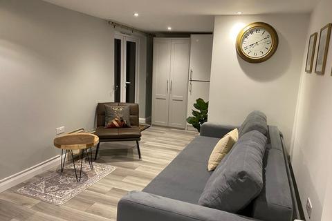 undefined, Woodford Green, IG8