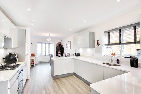 16 Hill Close, Edenbridge, TN8 6EF