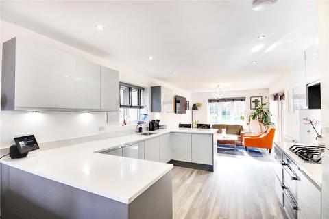 16 Hill Close, Edenbridge, TN8 6EF