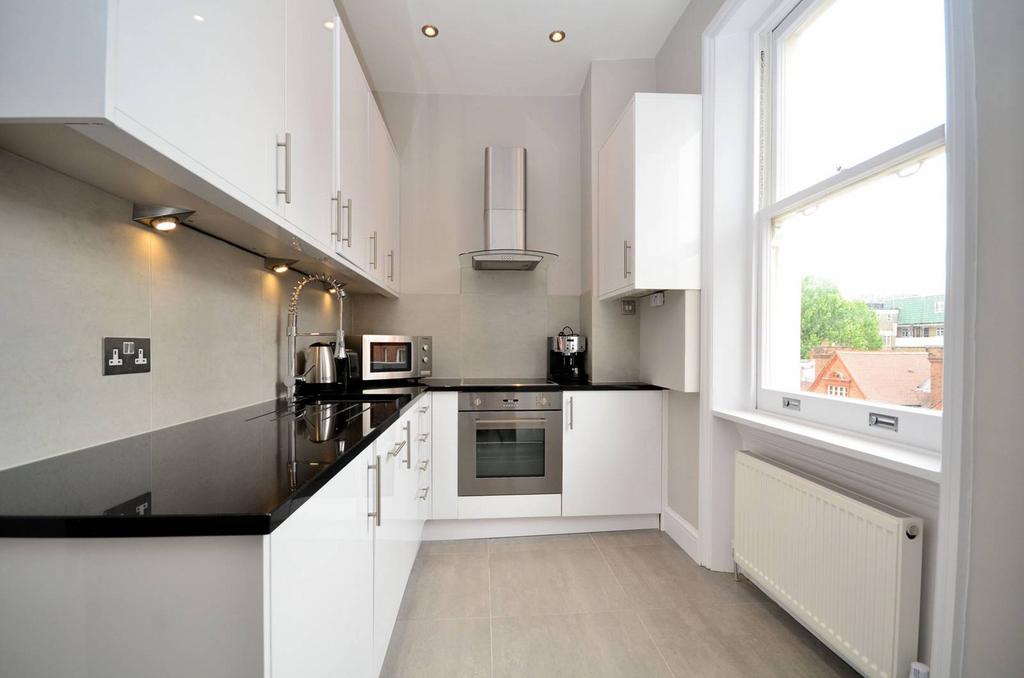 Earls Court Square, Earls Court, London, SW5 Studio to rent £2,275 pcm (£525 pw)