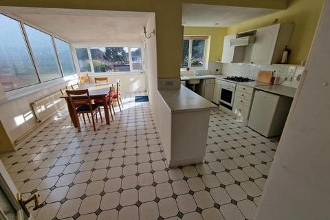 11 Langmead Road, Crewkerne, TA18 8DY