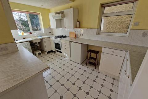 11 Langmead Road, Crewkerne, TA18 8DY