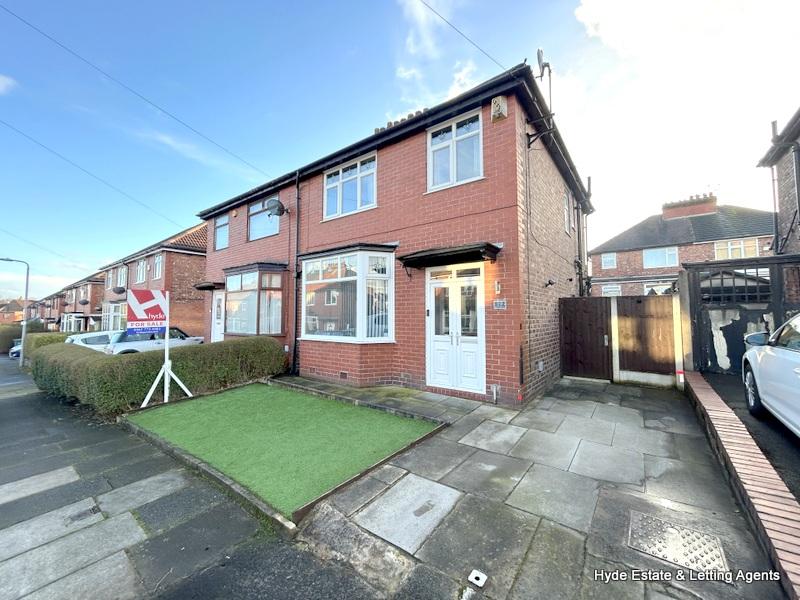 Prestwich, Manchester M25 3 bed semidetached house for sale £300,000