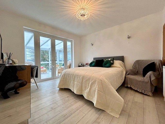 Bed One/Second Lounge
