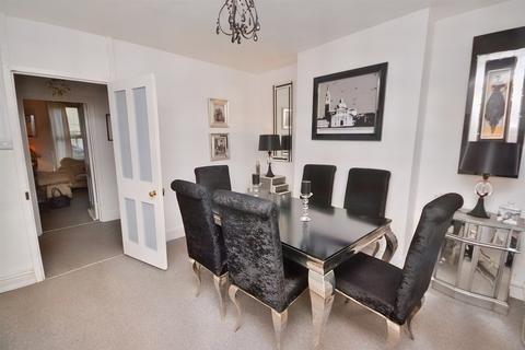 16 Ashley Road, Salisbury, SP2 7BZ