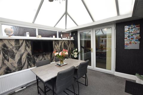 9 Great Meadow, Shaw, Oldham, OL2 7PU