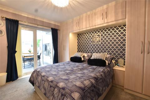 9 Great Meadow, Shaw, Oldham, OL2 7PU