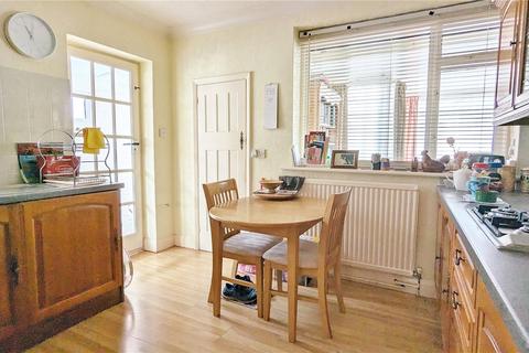 2 bedroom bungalow for sale, Aldwick Crescent, Worthing, West Sussex, BN14