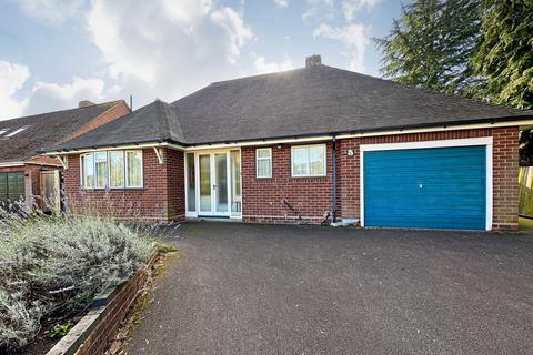 2 bedroom detached bungalow for sale - Monastery Drive, Solihull, B91