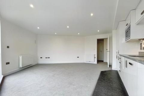 1 bedroom flat to rent, Thames Street, Staines TW18