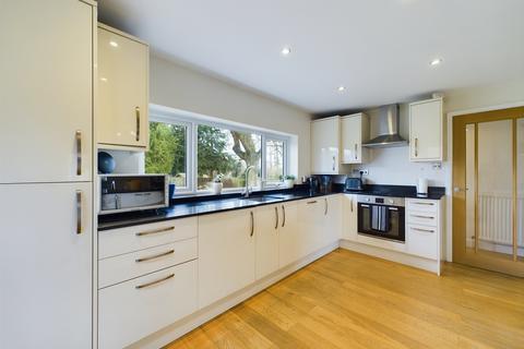 4 bedroom detached house for sale - Hawkesbury Drive, Calcot, Reading, RG31