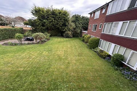 1 bedroom flat for sale, The Newlands, Thames Ditton, KT7