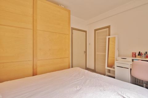 1 bedroom flat to rent, Latymer Court, Hammersmith Road, Hammersmith, W6