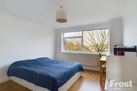 12, Penton Court Jamnagar Close, Staines, TW18 2JU