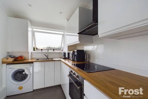 12, Penton Court Jamnagar Close, Staines, TW18 2JU