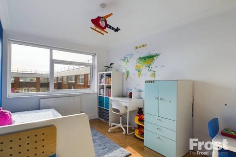 12, Penton Court Jamnagar Close, Staines, TW18 2JU