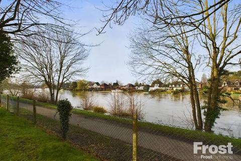 12, Penton Court Jamnagar Close, Staines, TW18 2JU