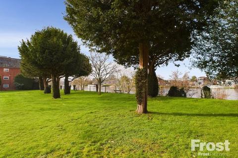 12, Penton Court Jamnagar Close, Staines, TW18 2JU