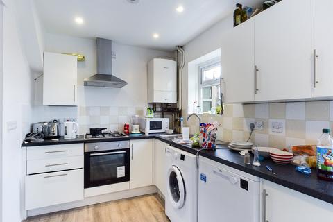 5 bedroom semi-detached house to rent, Bevendean Crescent, Brighton, BN2