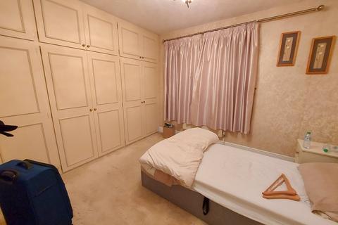 3 bedroom terraced house to rent, Manser Road, Rainham