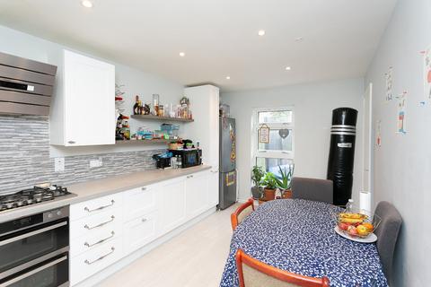 3 bedroom terraced house for sale - Kestrel Close, Stevenage, Hertfordshire, SG2