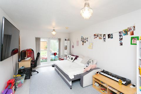 3 bedroom terraced house for sale, Kestrel Close, Stevenage, Hertfordshire, SG2