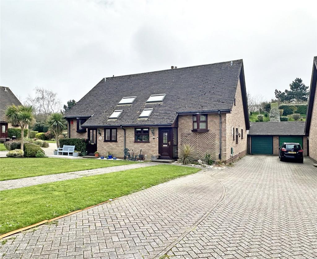 Brecon Close, New Milton, Hampshire, BH25 4 bed semidetached house for
