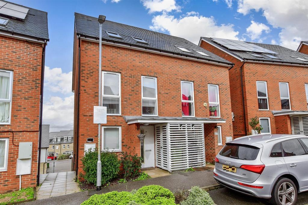 Burroughs Drive, Dartford, Kent 4 bed semidetached house for sale £