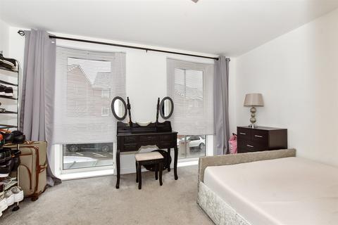 42 Burroughs Drive, Dartford, DA1 5TX