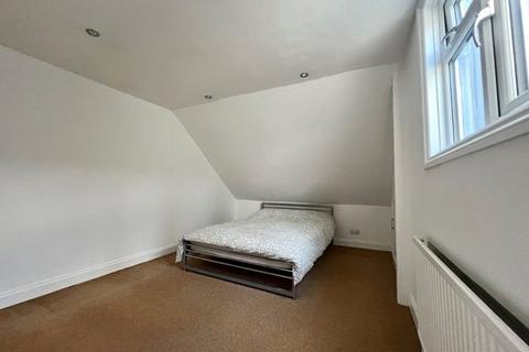 2 bedroom apartment to rent - Esher Green, Esher, Surrey, KT10