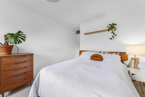 1 bedroom apartment for sale, Staveley Close, Peckham Rye, London, SE15