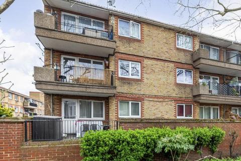 1 bedroom apartment for sale, Staveley Close, Peckham Rye, London, SE15