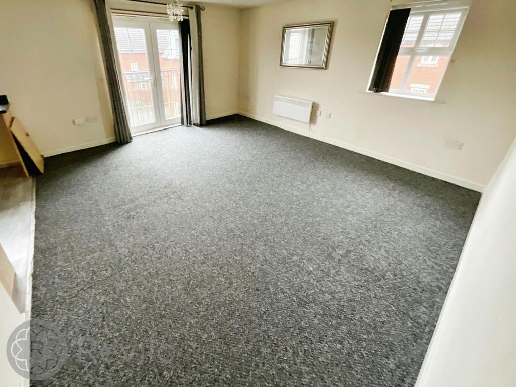 Newbold Hall Drive, Rochdale, OL16 2 bed apartment to rent £725 pcm