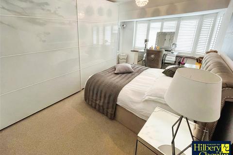 213 Warren Drive, Hornchurch, RM12 4PL