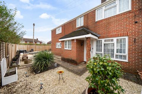 4 bedroom end of terrace house for sale - Crossways, Woodley, Reading