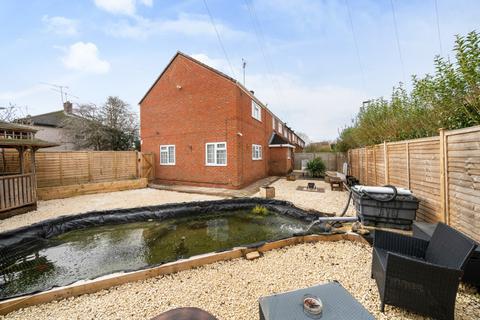 4 bedroom end of terrace house for sale - Crossways, Woodley, Reading