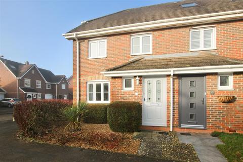 3 bedroom semi-detached house to rent - The Acorns, Burgess Hill, West Sussex, RH15