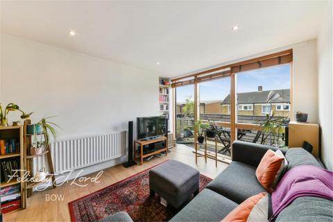 2 bedroom flat to rent, Violet Road, Bow