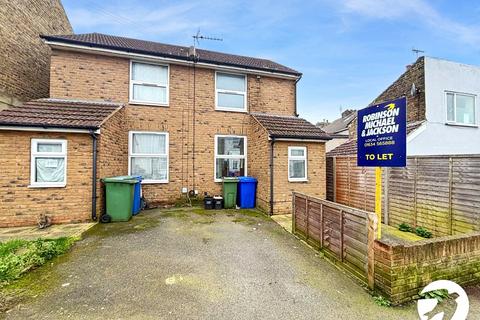 1 bedroom semi-detached house to rent, Shortlands Road, Sittingbourne, Kent, ME10