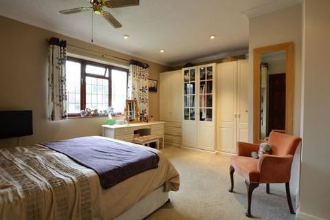 3 bedroom detached house for sale, Kings Orchard, Eltham SE9
