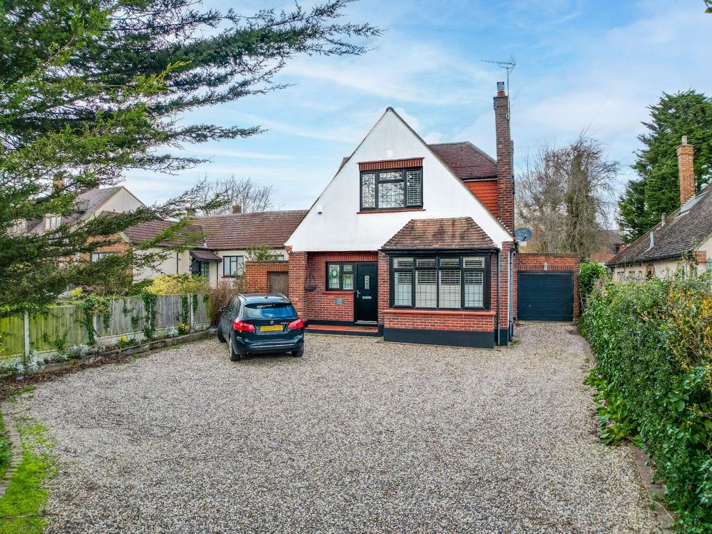 Rayleigh, Rayleigh SS6 4 bed detached house for sale £700,000